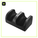 Massageador elétrico de pés shiatsu preto visto em ângulo, sobre fundo branco